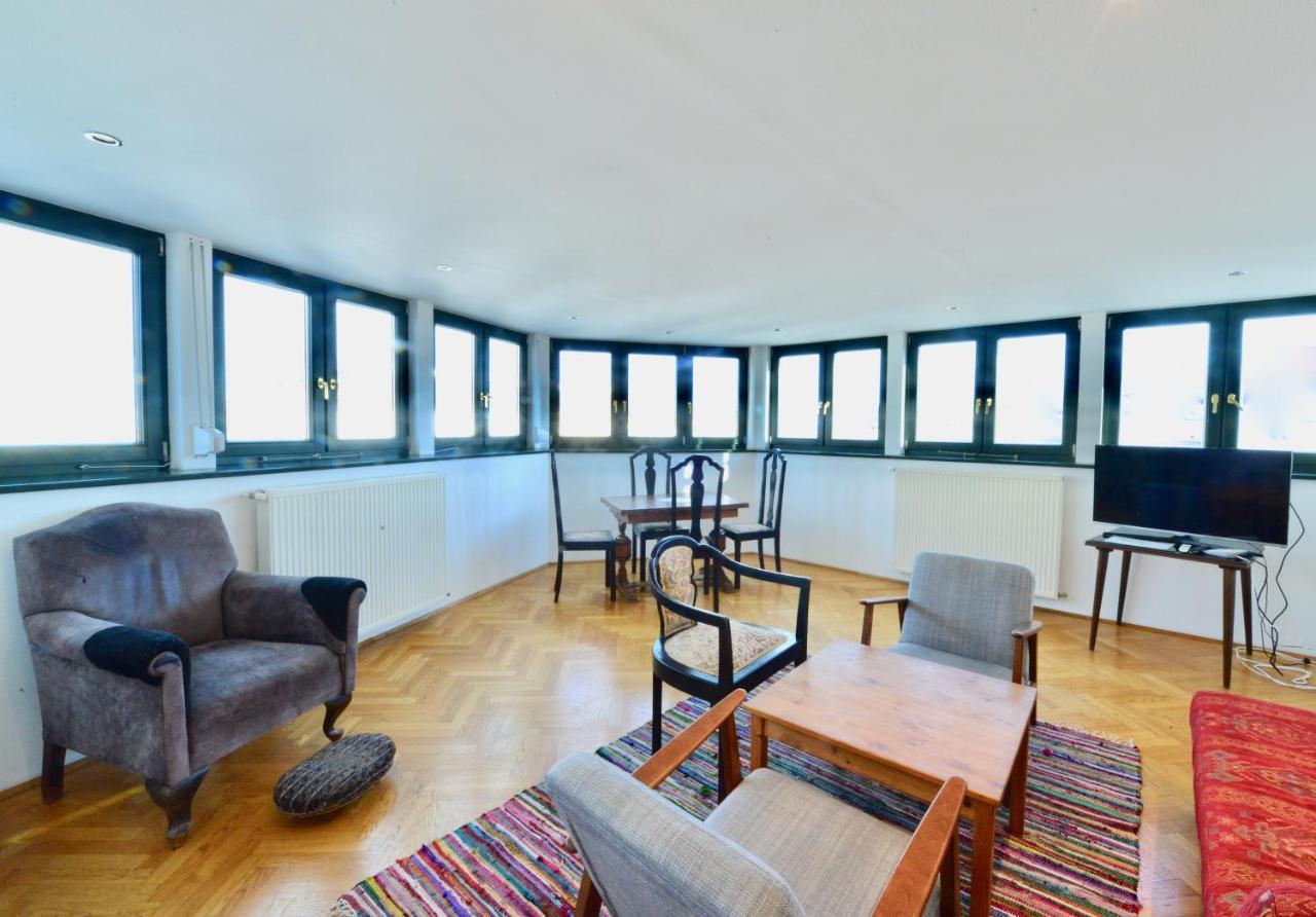 Spacious Flat With Panoramic View Wien